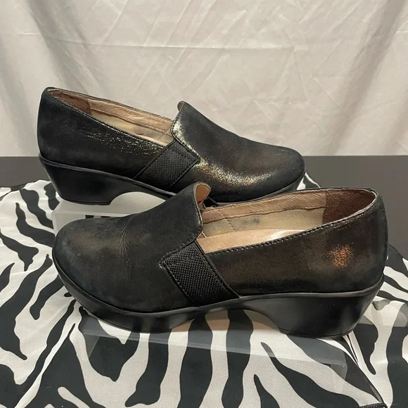 Dansko Jessica Platform loafer, black metallic slip on, size 39 - Picture 2 of 6